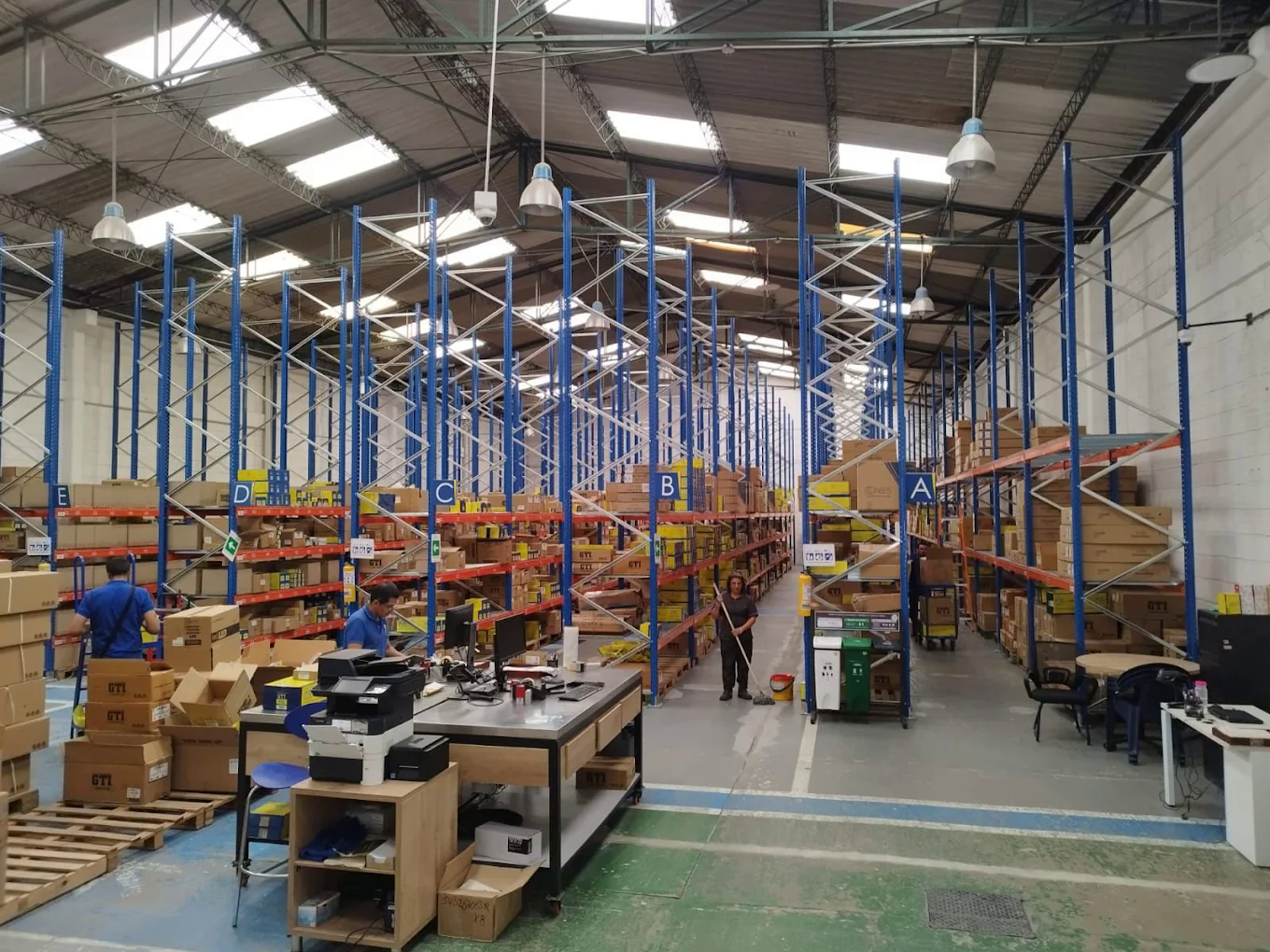 Dispartes S.A.S warehouse with organized parts racking